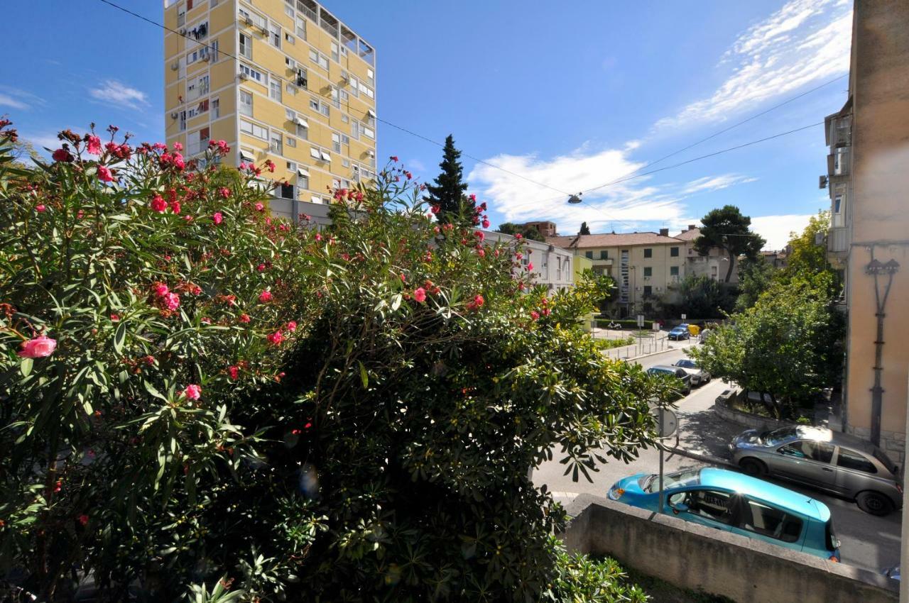 Sunny Center Apartment Split Exterior foto